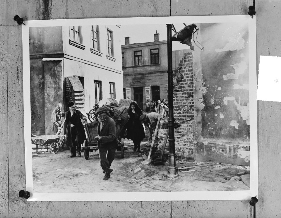 35 Repro's Actueel Film Waarheid kent geen grenzen, Bestanddeelnr 903-6920