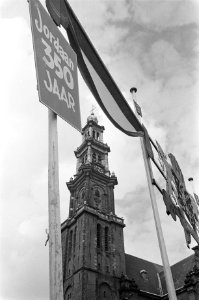 350 jaar Jordaan De Westertoren met aan de voet de aankondiging, Bestanddeelnr 915-4745
