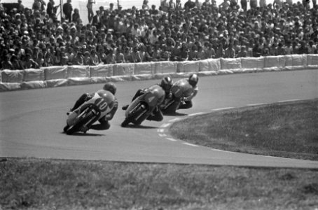 350cc-klasse vlnr Lansivuori, Phil Read , Agostini, Bestanddeelnr 926-5036