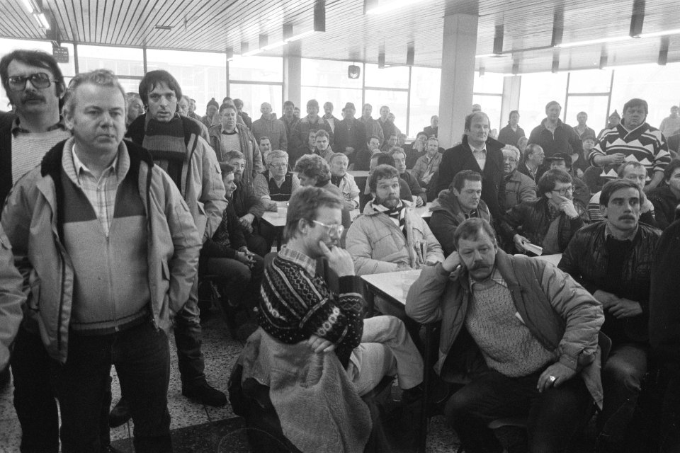 3500 man in stukgoedsector in Rotterdam in staking na weigering werkgevers te pr, Bestanddeelnr 933-8644