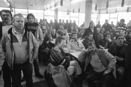 3500 man in stukgoedsector in Rotterdam in staking na weigering werkgevers te pr, Bestanddeelnr 933-8644