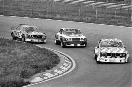4 uursraces Zandvoort Trophy, v.l.n.r. Henemans met BMW, Bell met Jaguar en Face, Bestanddeelnr 929-2975