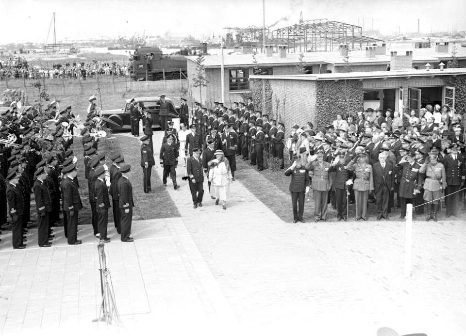 40-jarig bestaan Onderzeedienst. Onthulling gedenkteken te Rotterdam door koning, Bestanddeelnr 902-2305