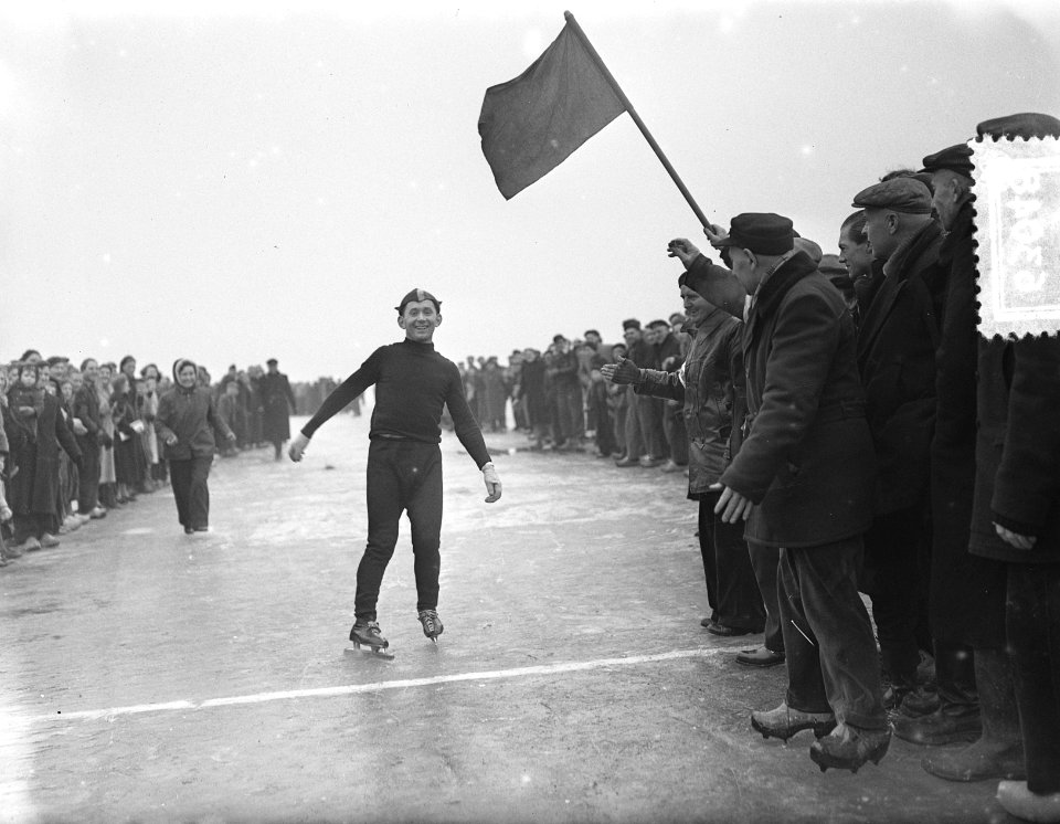 4- km schaatsrit Monnickendam-Volendam-Marken , winnaar Egbert van t Oever, Bestanddeelnr 906-3048