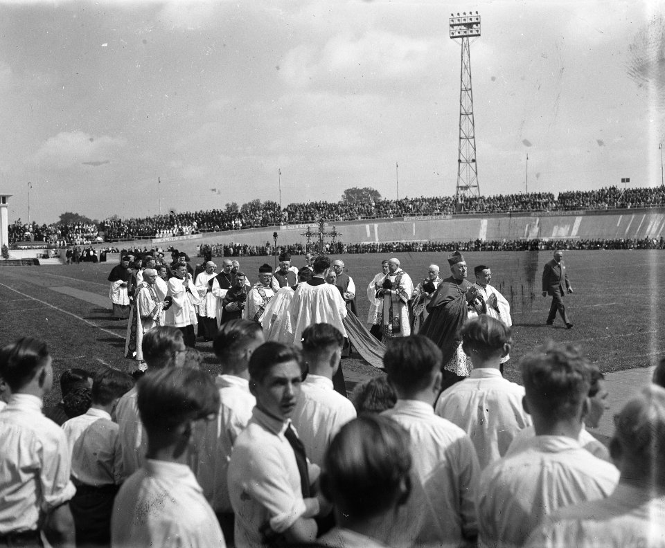 40-jarig Priesterfeest Kardinaal De Jong, Bestanddeelnr 902-9137