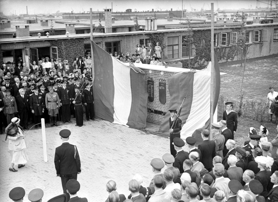 40-jarig bestaan Onderzeedienst. Onthulling gedenkteken te Rotterdam door koning, Bestanddeelnr 902-2301