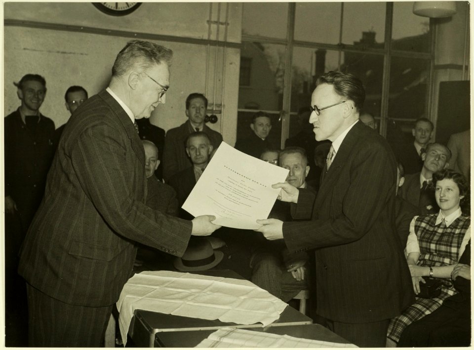 40-Jarig jubileum van de heer M.N. Polle van de P.T.T. NL-HlmNHA 5400464850