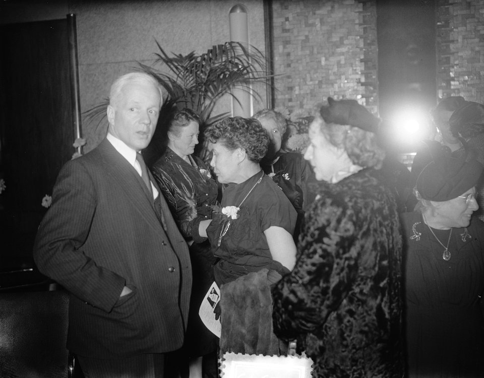 40 jaar jubilea Nederlandse Vereniging Huisvrouwen (Amsterdam) ( mevrouw Driesen, Bestanddeelnr 906-1345