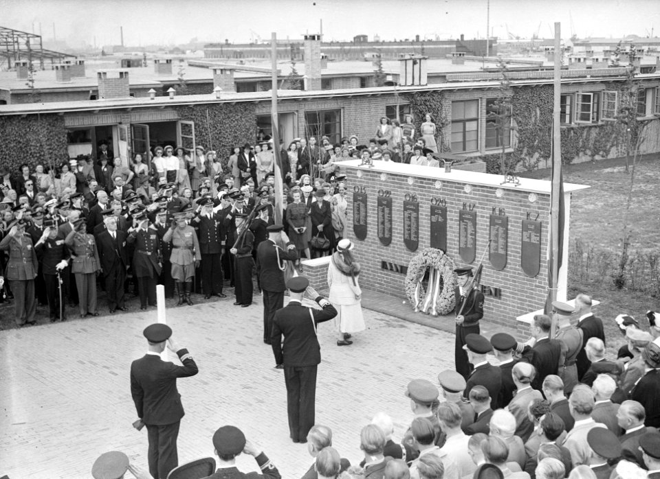 40-jarig bestaan Onderzeedienst. Onthulling gedenkteken te Rotterdam door koning, Bestanddeelnr 902-2304