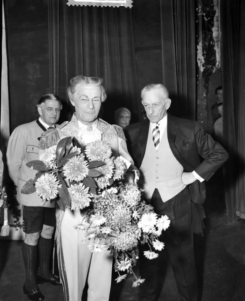 40-jarig toneeljubileum Harold Horsten , Horsten in bloemen, Bestanddeelnr 910-8408