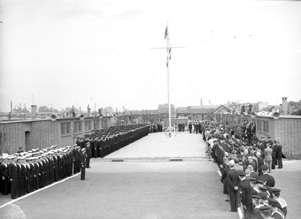 40-jarig bestaan Onderzeedienst. Onthulling gedenkteken te Rotterdam door koning, Bestanddeelnr 902-2307