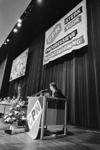 29e CPN-congres partijvoorzitter Elli Izeboud tijdens haar congresrede, Bestanddeelnr 933-2531