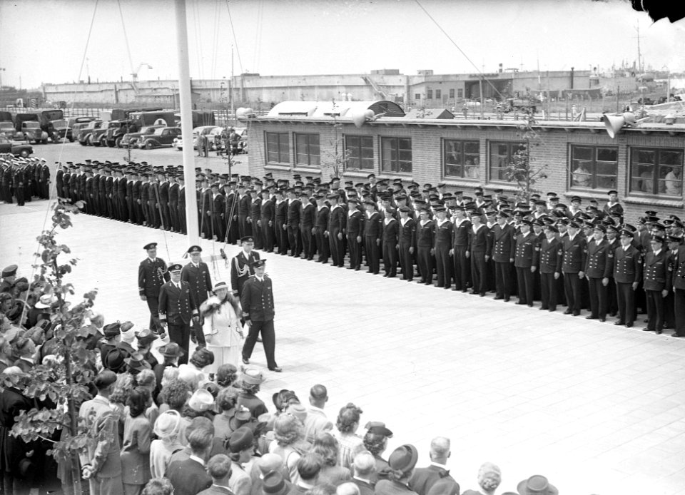 40-jarig bestaan Onderzeedienst. Onthulling gedenkteken te Rotterdam door koning, Bestanddeelnr 902-2308