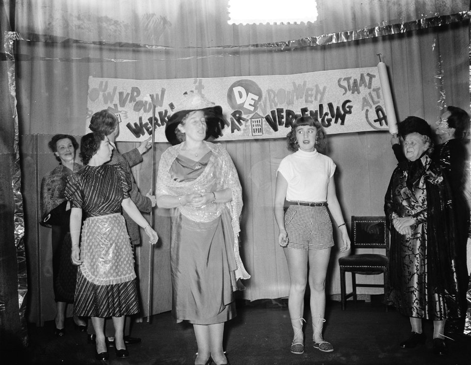 40 jaar jubilea Nederlandse Vereniging Huisvrouwen (Amsterdam) ( mevrouw Driesen, Bestanddeelnr 906-1338