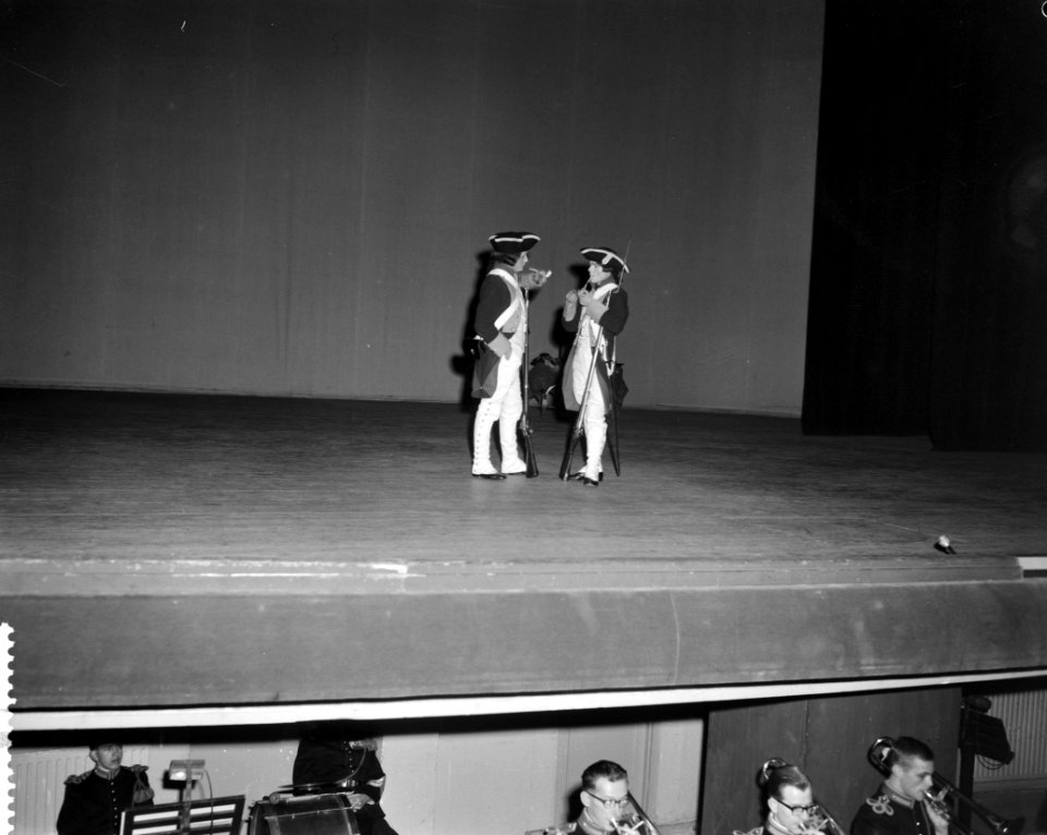 295-jarig bestaan van het Korps Mariniers in de Rotterdamse schouwburg, Bestanddeelnr 911-8337