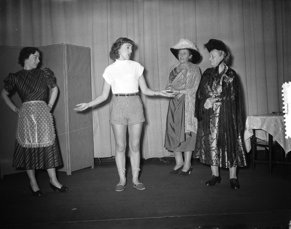 40 jaar jubilea Nederlandse Vereniging Huisvrouwen (Amsterdam) ( mevrouw Driesen, Bestanddeelnr 906-1346