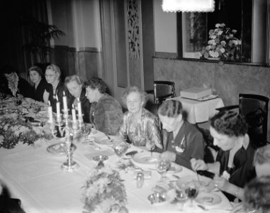 40 jaar jubilea Nederlandse Vereniging Huisvrouwen (Amsterdam) ( mevrouw Driesen, Bestanddeelnr 906-1339