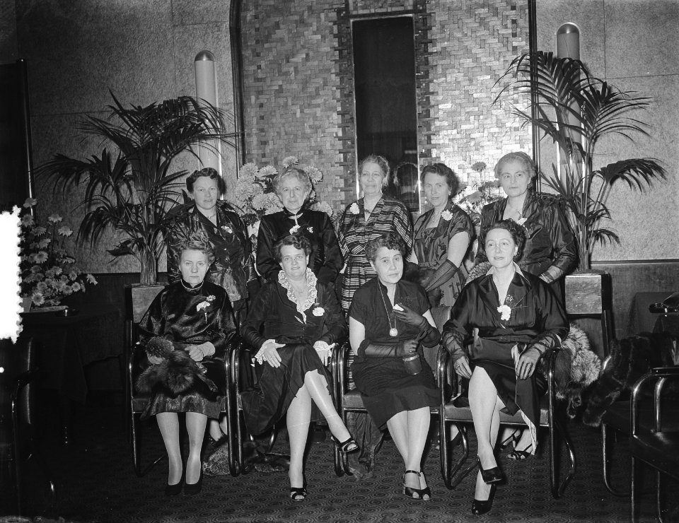 40 jaar jubilea Nederlandse Vereniging Huisvrouwen (Amsterdam) ( mevrouw Driesen, Bestanddeelnr 906-1356
