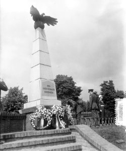 40 Jarig bestaan Koninklijke Luchtmacht . Kranslegging bij het Vliegermonument t, Bestanddeelnr 905-8114