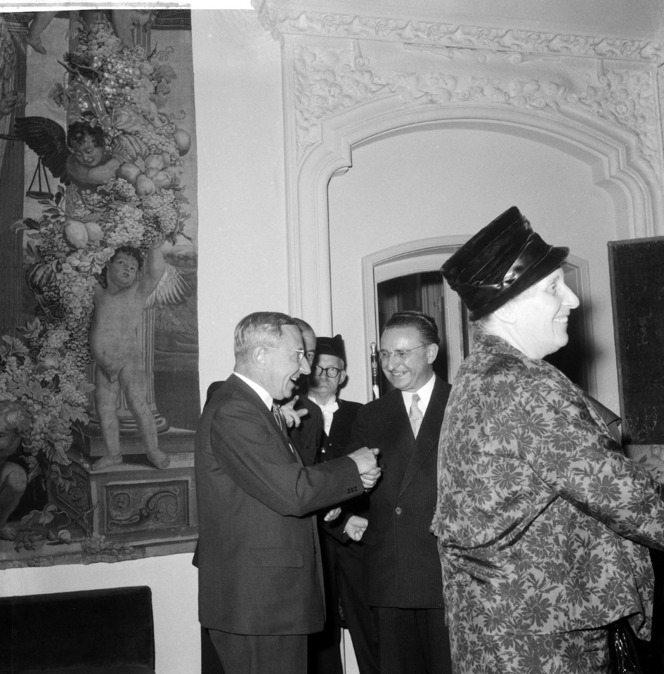 25-jarig jubileum St Adelborstvereniging , minister Van Rooy begroet premier De, Bestanddeelnr 911-6225