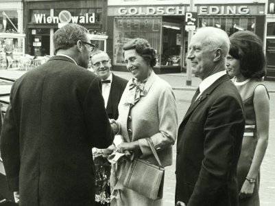 2de van rechts Burgemeester Mr. P.O.F.M. Cremers, NL-HlmNHA 5400463858