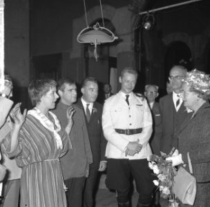 25 jaar Nederlands Amateur Toneel Unie te Utrecht, koningin Juliana onderhield z, Bestanddeelnr 917-8796
