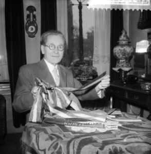 25 december aanstaande hoopt Willem Hespe 85 jaar te worden Hespe met linten, Bestanddeelnr 911-8907
