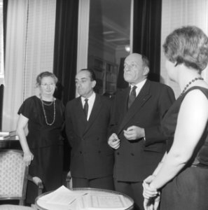 25 diplomas uitgereikt aan leerlingen in de Franse taal door Franse Ambassadeur , Bestanddeelnr 914-5369