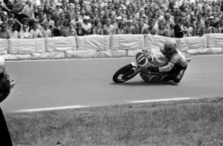 250cc Kenny Roberts (USA) (11) in actie, Bestanddeelnr 927-2905