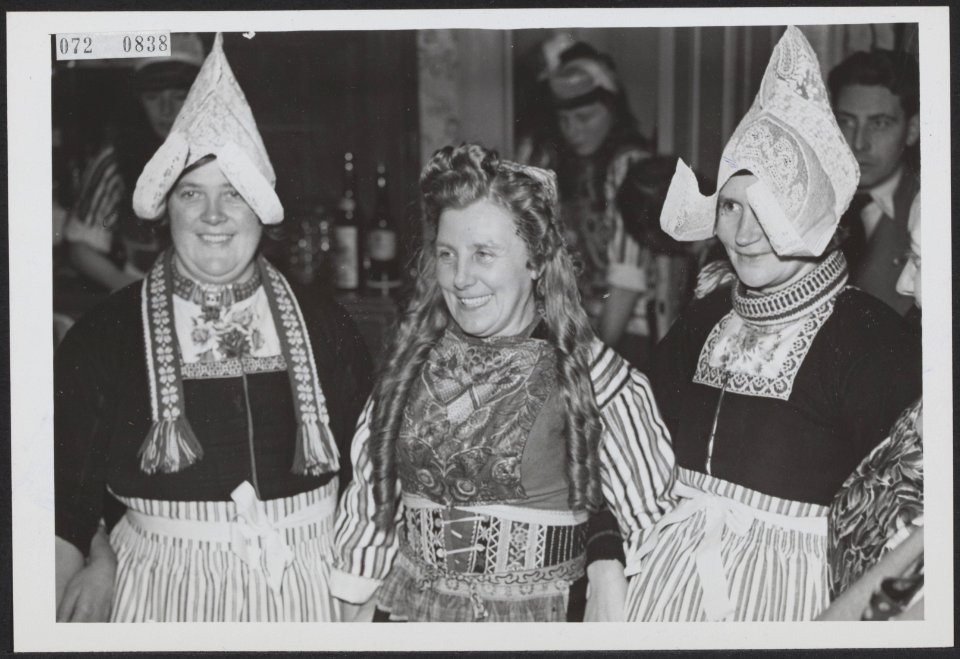 25 jaar Koningin van Marken. Feest ter gelegenheid van het 25 jarig jubileum van, Bestanddeelnr 072-0838
