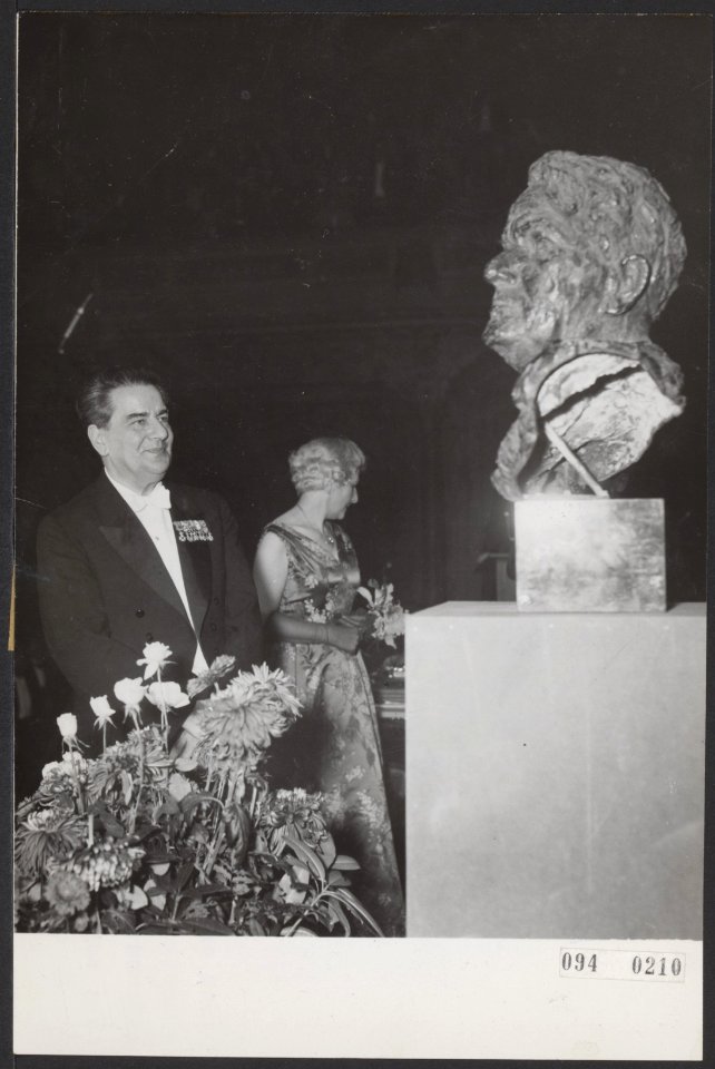 25-jarig jubilieum van Eduard van Beinum als dirigent. In het Concertgebouw werd, Bestanddeelnr 094-0210