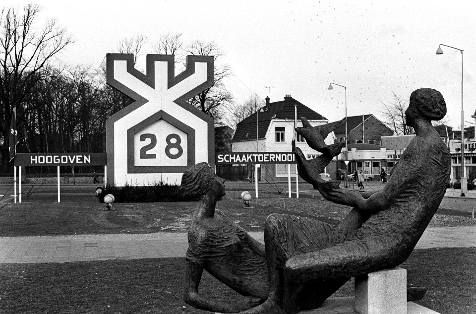 28e Hoogoven schaaktoernooi te Beverwijk, bord met beeldmerk van het toernooi, Bestanddeelnr 918-6689