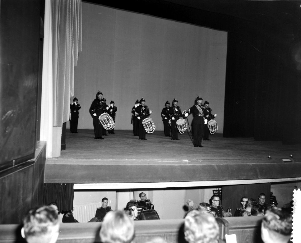 295-jarig bestaan van het Korps Mariniers in de Rotterdamse schouwburg, Bestanddeelnr 911-8335