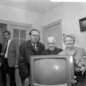 25.000 ste lid TROS bij gekregen T.V., Bestanddeelnr 918-1064