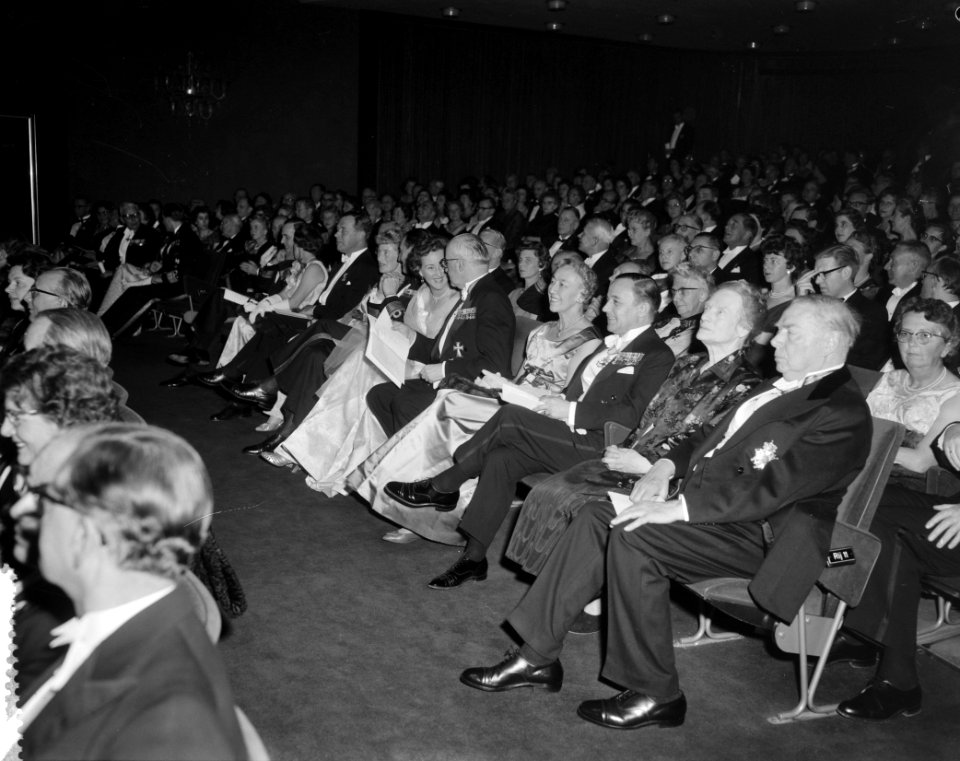 295-jarig bestaan van het Korps Mariniers in de Rotterdamse schouwburg, Bestanddeelnr 911-8332