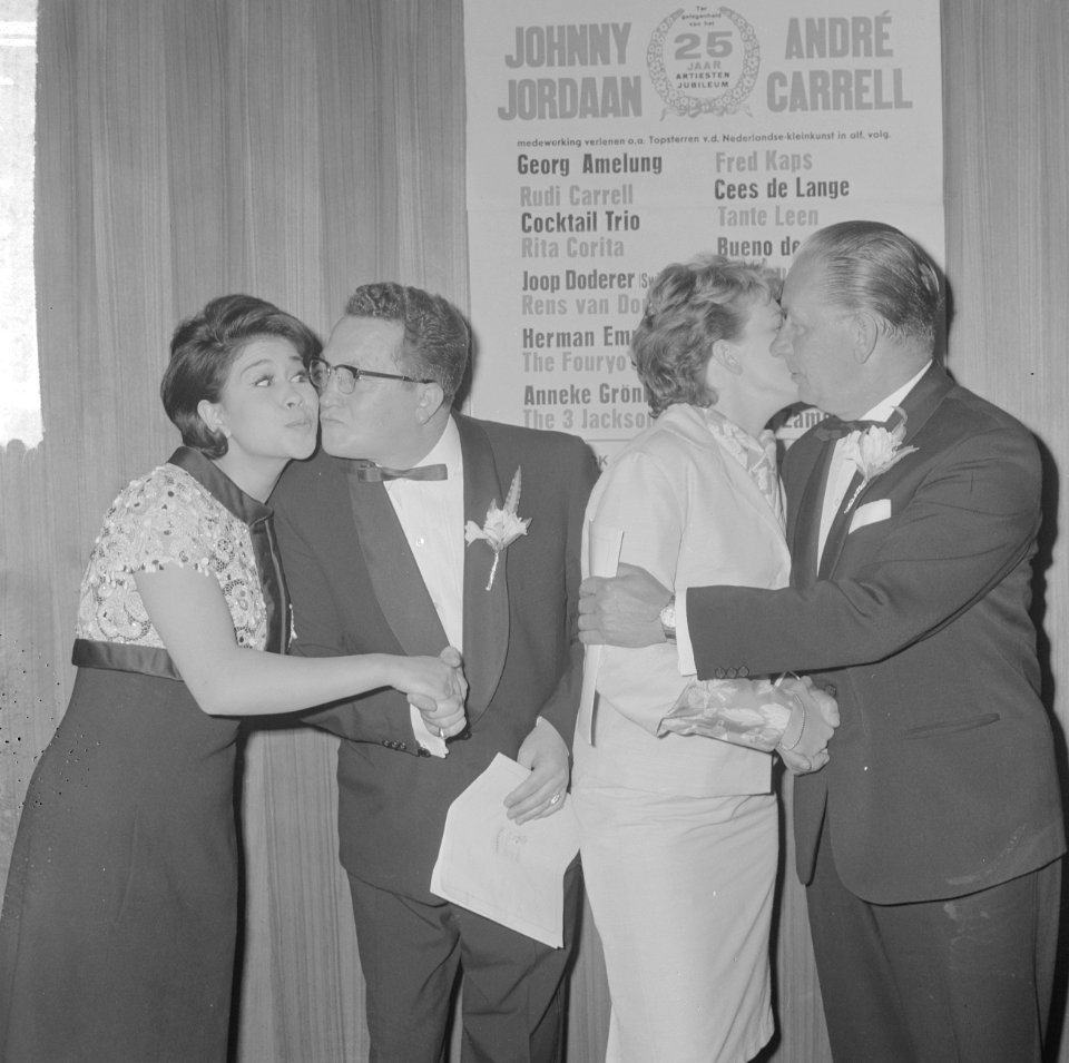 25 jaar op toneel, Andre Carrell en Johnnie Jordaan gehuldigd, Anneke Gronloh vo, Bestanddeelnr 916-4714