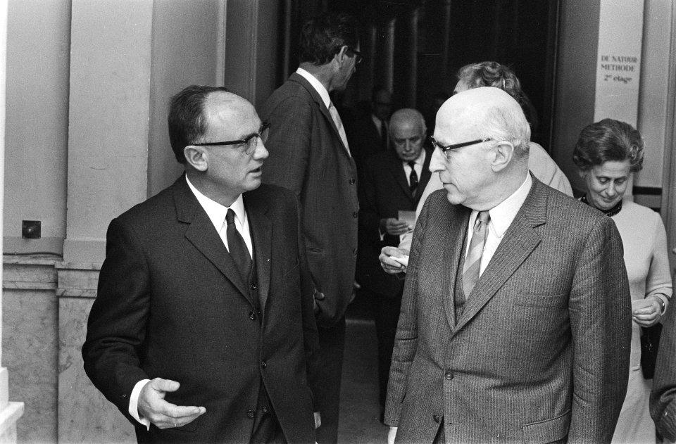 24e Amsterdamse Universiteitsdag in Aula, Spui, Amsterda links prof. dr. Vink en, Bestanddeelnr 923-9321