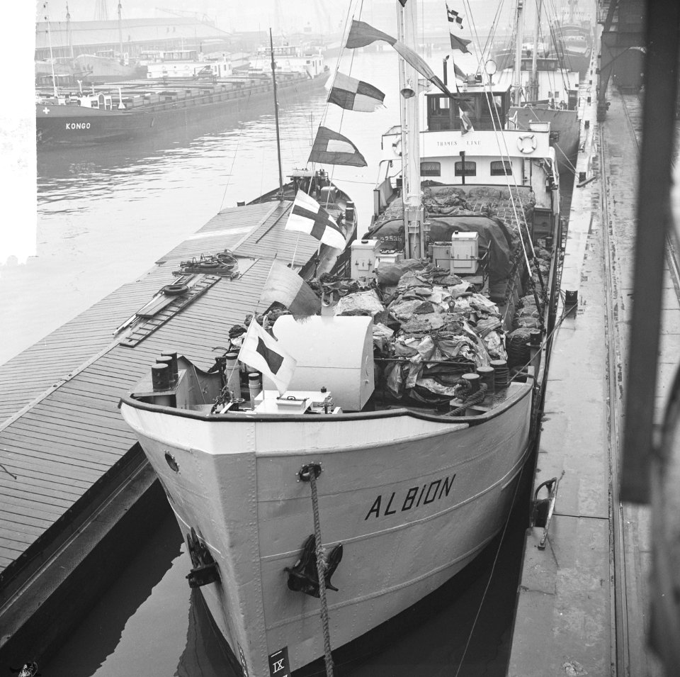 26000ste schip in haven van Rotterdam de Albion uit Harlingen De Albion, Bestanddeelnr 915-8826