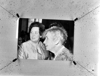 27e internationaal psycho-analytisch congres te Wenen, dr Anna Freud (r), docht, Bestanddeelnr 924-7732