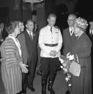 25 jaar Nederlands Amateur Toneel Unie te Utrecht, koningin Juliana onderhield z, Bestanddeelnr 917-8797
