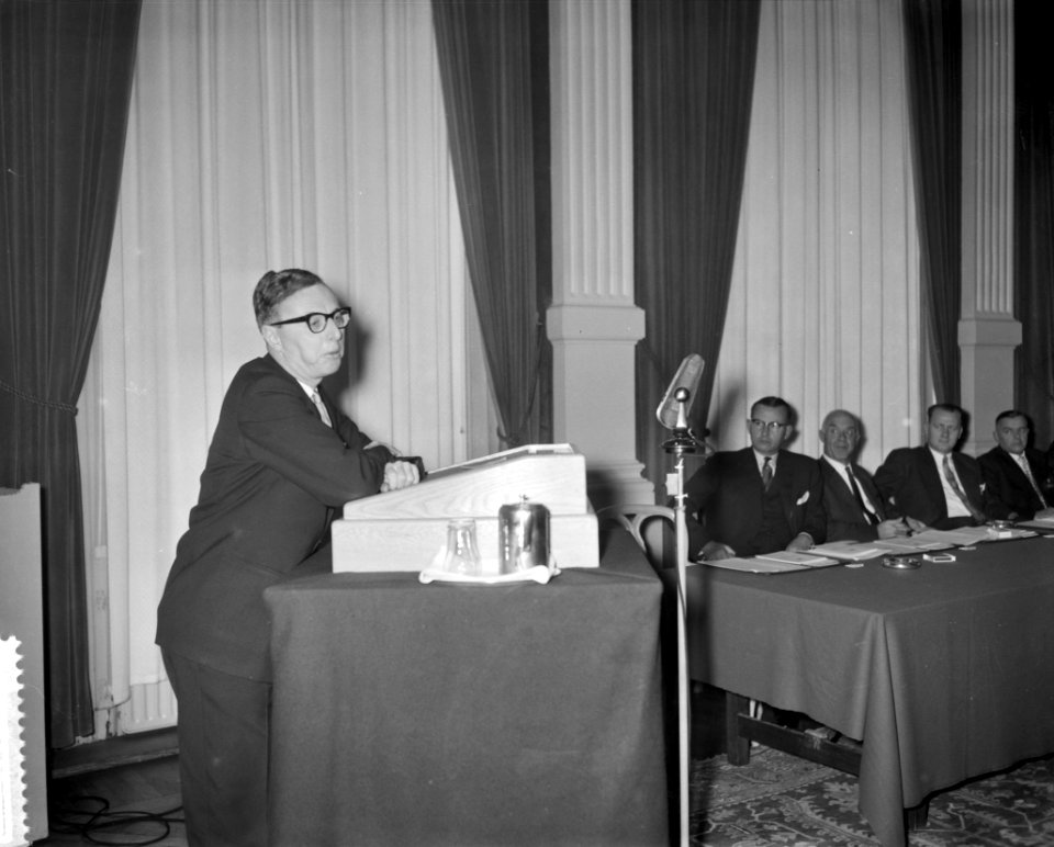 25 jarig bestaan van de Nederlands Zwitserse Kamer van Koophandel , Minister Zij, Bestanddeelnr 910-0197
