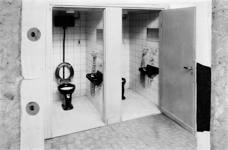 3.5x3.5 Toiletten bij de NV Sphinx te Limmel (Maastricht) negatiestrook, Bestanddeelnr 256-0495