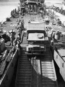 26 Juni 1949 arriveerde een gedeelte van de 18e Cie. A.A.T. per L.S.T. te Padang, Bestanddeelnr 13950
