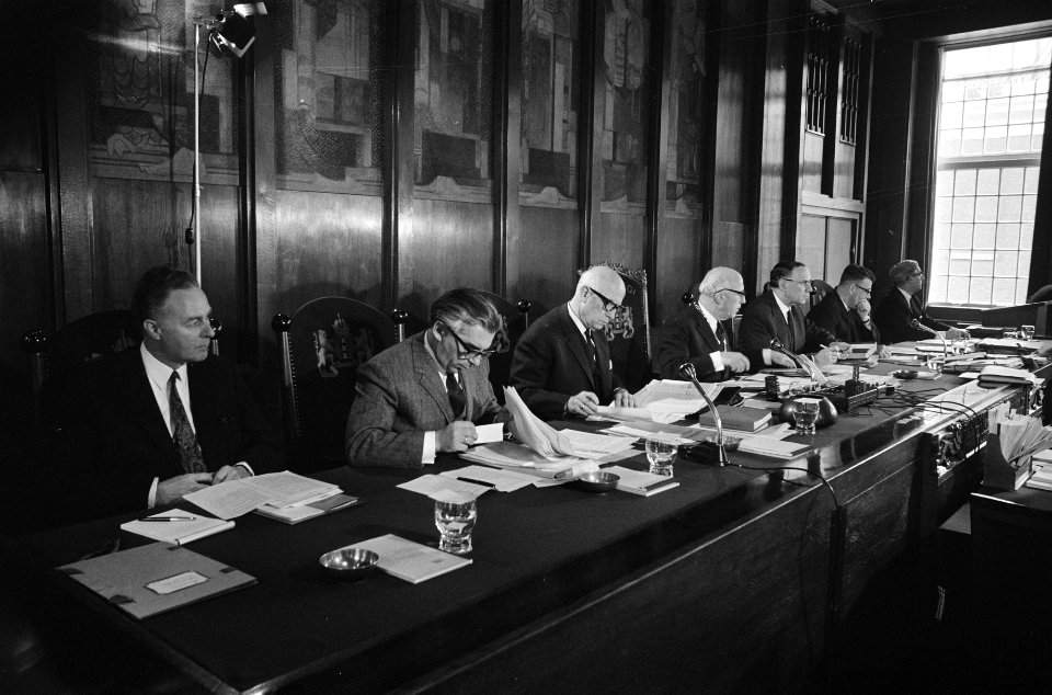 2e van links wethouder Wim polak, 3e van links burgemeester Ivo samkalden, Bestanddeelnr 923-4463