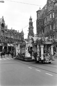 31e Aalsmeerse Bloemencorso in Amsterdam overzicht stoet in de Raadhuisstraat m, Bestanddeelnr 929-8822