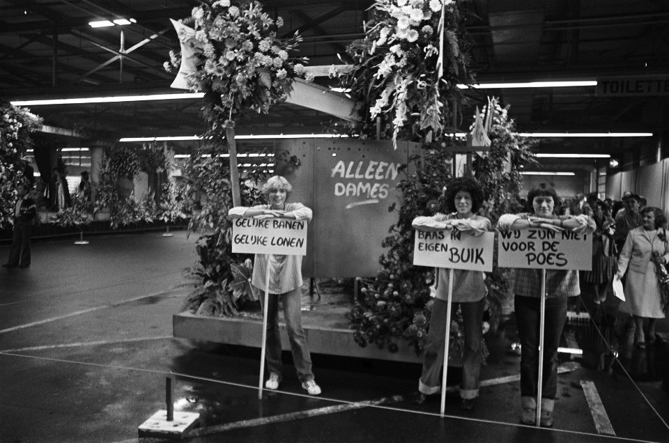31e Aalsmeerse Bloemencorso op bloemententoonstelling Bloemenhulde aan de vrouw, Bestanddeelnr 929-8821