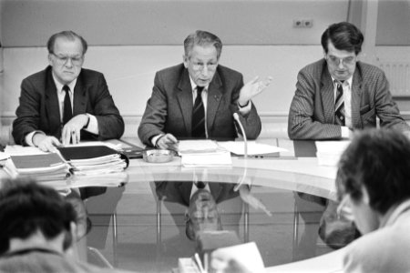 2e Kamer, commissie EZ praat met werkg. en werknemers Hoogovens Van Roijen (voo, Bestanddeelnr 932-8177