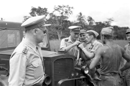 2e Infanterie Brigadegroep Generaal Kruls bij de Humber Heavy Utility waarmee, Bestanddeelnr 4328