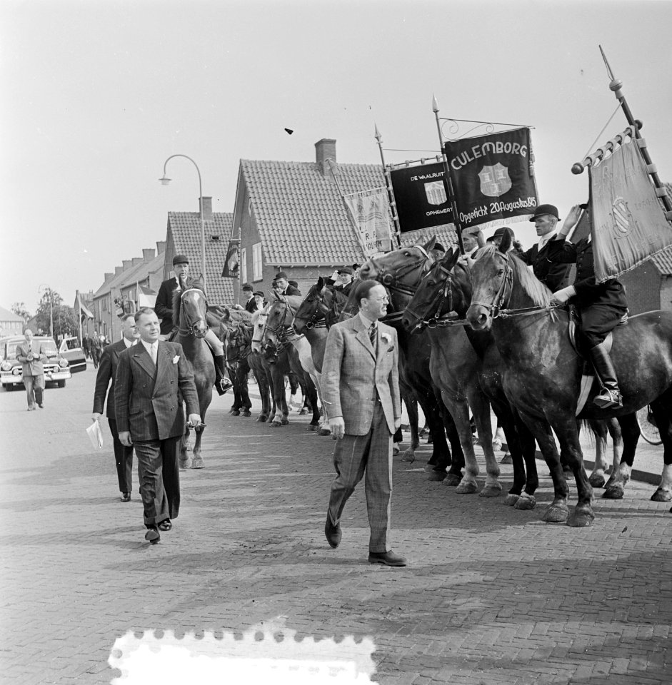 2e dag bezoek Prins Bernhard Gelderland. Welkom Ochten door l. ruiters, Bestanddeelnr 905-7508