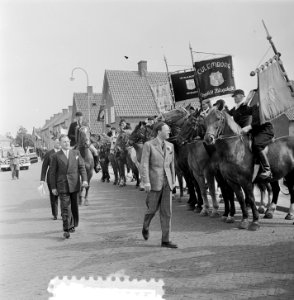 2e dag bezoek Prins Bernhard Gelderland. Welkom Ochten door l. ruiters, Bestanddeelnr 905-7508